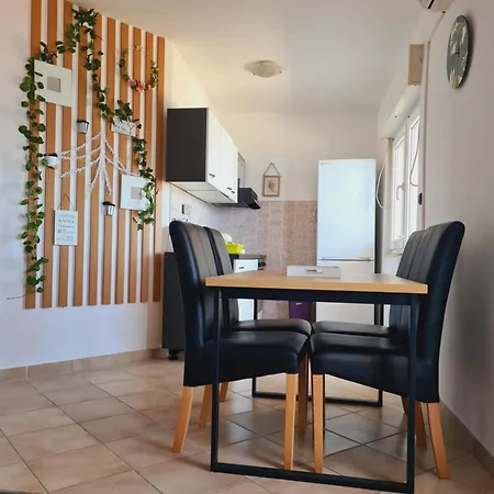 Apartment Ante